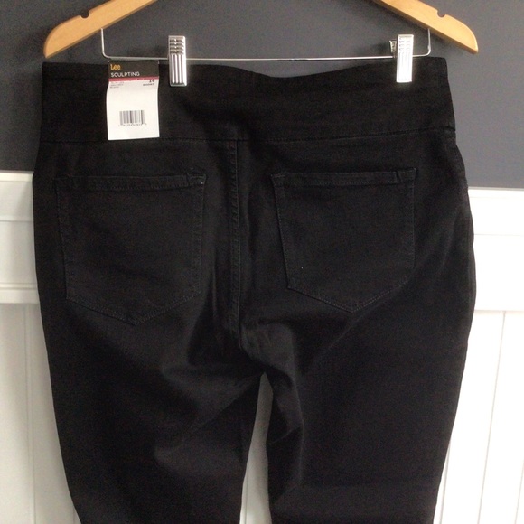 Women's Sculpting Fit Slim Leg Pull-On Jean - Picture 10 of 12